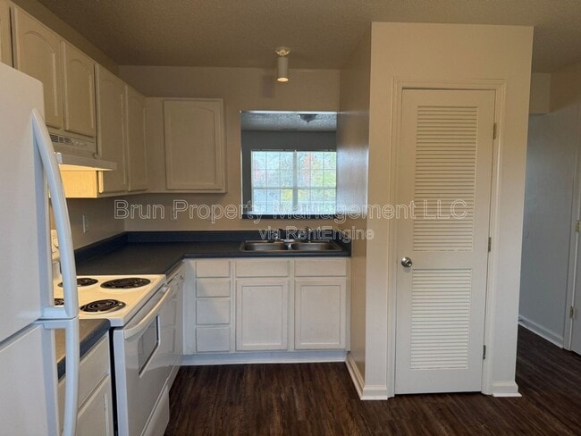 Building Photo - 5606 Boxwood Garden Way