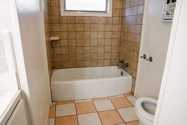 Building Photo - 213 Birch Dr