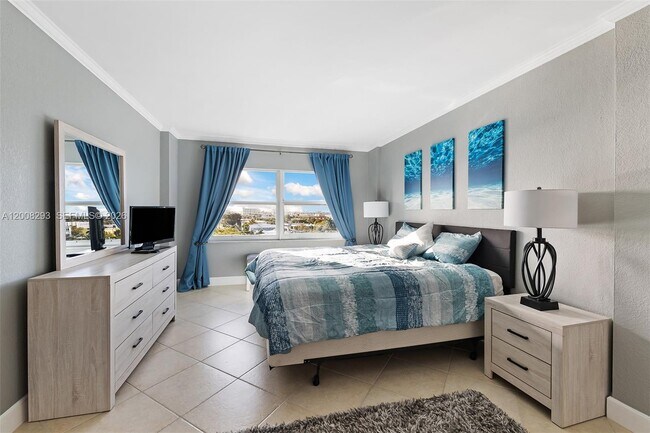 Building Photo - 2900 NE 30th St