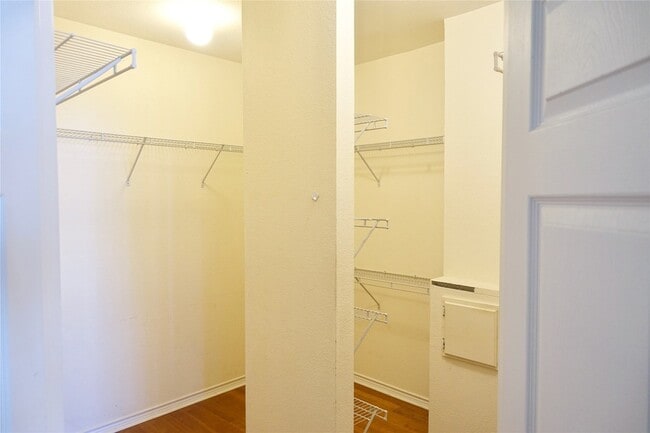 Building Photo - 2105 Lucerne Cove