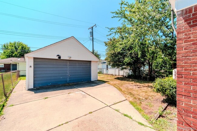 Building Photo - 23000 Alger St