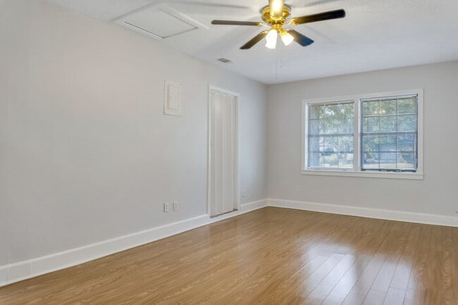 Building Photo - 207 Whittington Dr