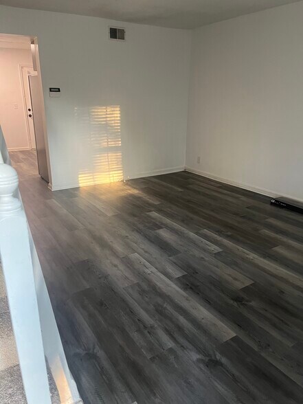 Building Photo - 356 Ladybird Dr