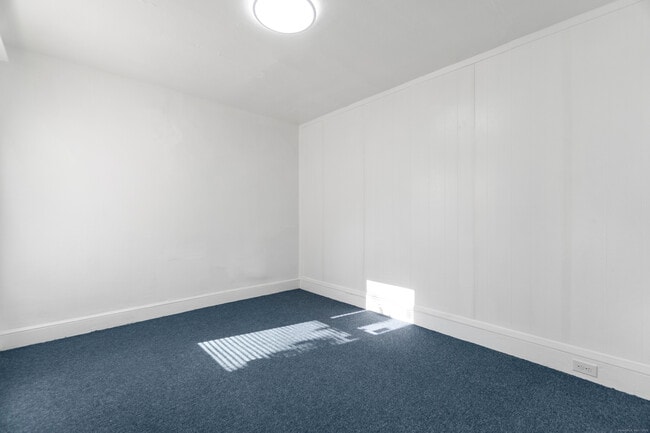 Building Photo - 201 Portsea St