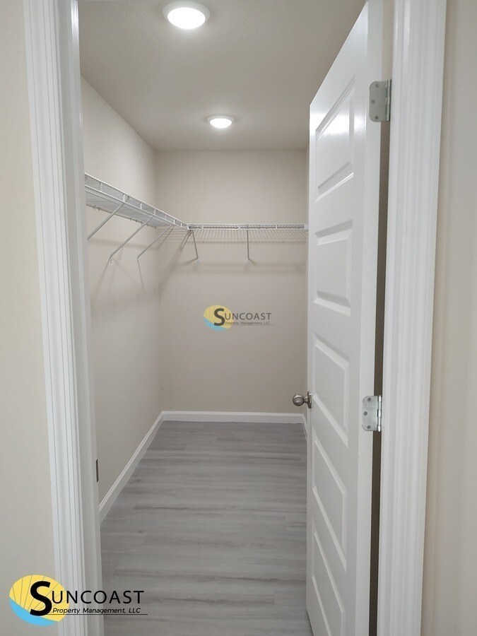 Building Photo - 14965 SW 48th Ave