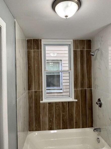 Building Photo - 369 S 19th St