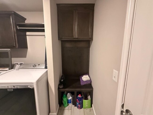 Building Photo - 7712 Windstone Dr