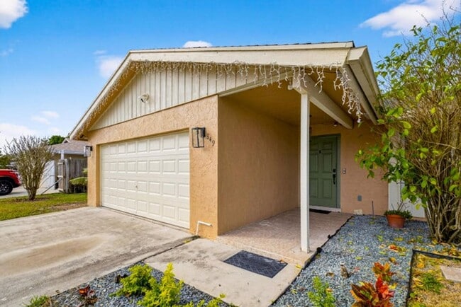 Building Photo - 849 Camellia Dr