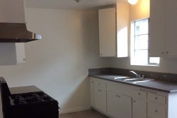 Building Photo - 432 W Stocker St