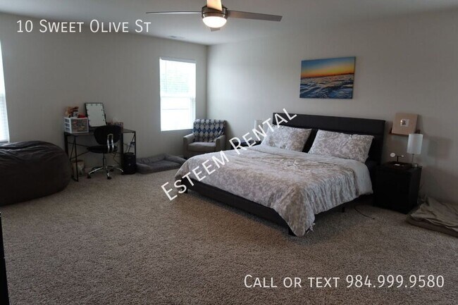 Building Photo - 10 Sweet Olive St