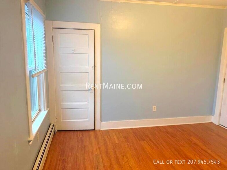 Building Photo - 207 S Main St