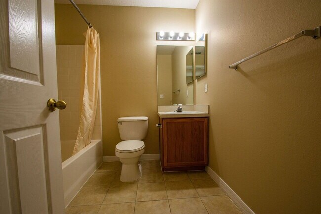 Building Photo - 421 Lockbreeze Dr