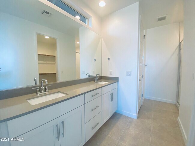 Building Photo - 3729 S 64th Dr
