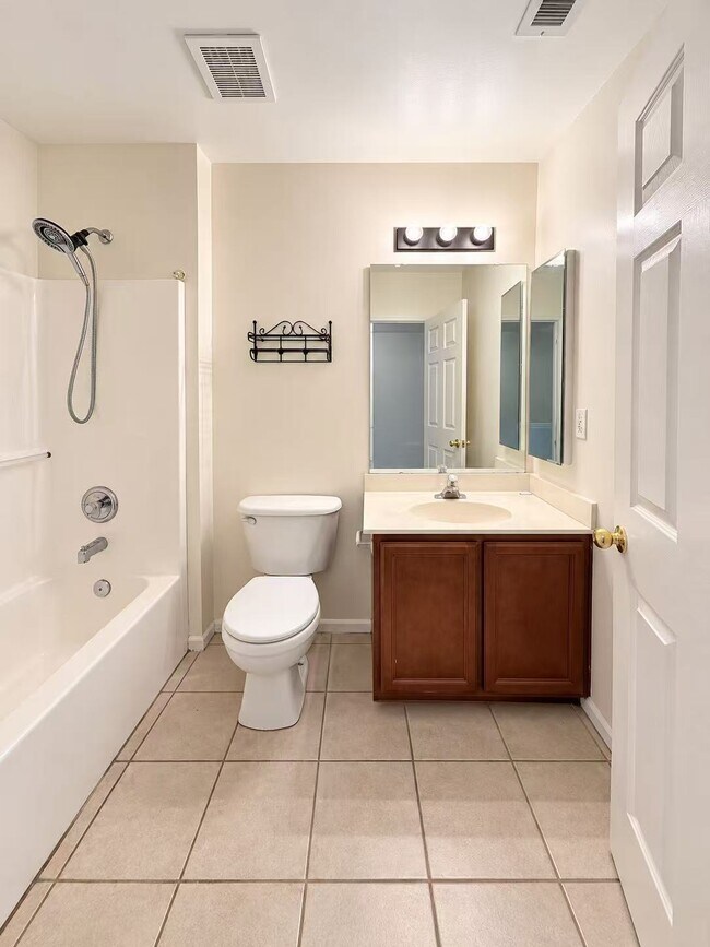 Building Photo - 468 Canewood Pl