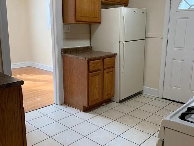 Building Photo - 514-522 Douglas