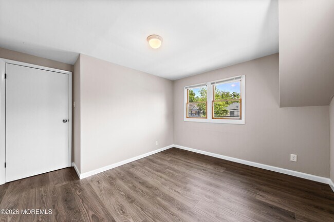 Building Photo - 156 Main St