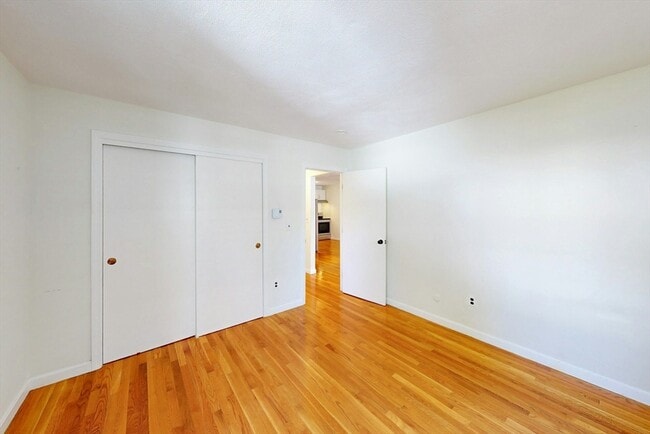 Building Photo - 104 Trowbridge St