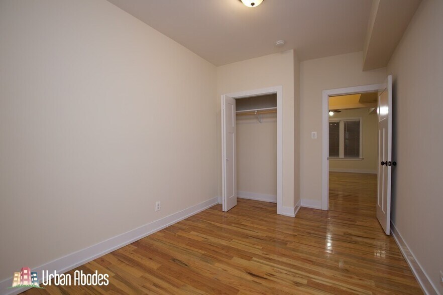 Building Photo - 3522 N Racine Ave