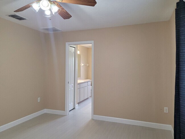 Building Photo - 3/2/2 Rental Home located centrally in Spring Hill FL 34609