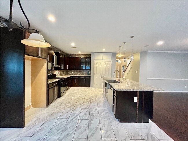 Building Photo - 22918 Breton Point Dr