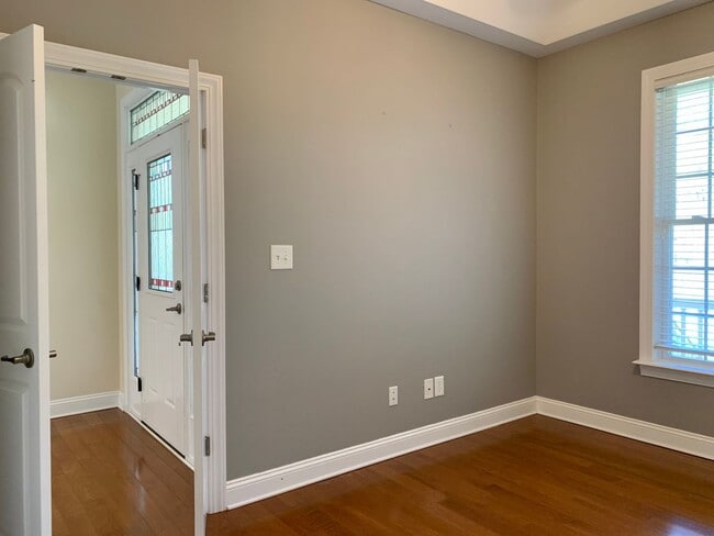 Building Photo - Great Home in Gated Community with Bonus Room!