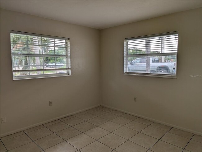 Building Photo - 2129 Couver Dr