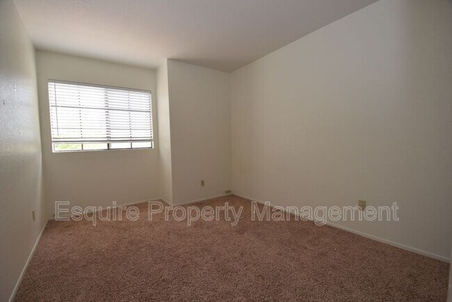Building Photo - 5148 Via Calderon
