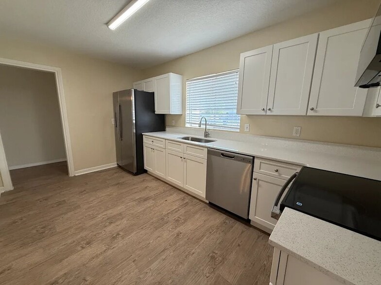 Building Photo - 3253 Little Sound Dr
