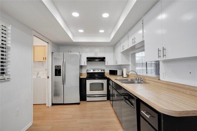 Building Photo - 2415 Bayshore Gardens Pkwy