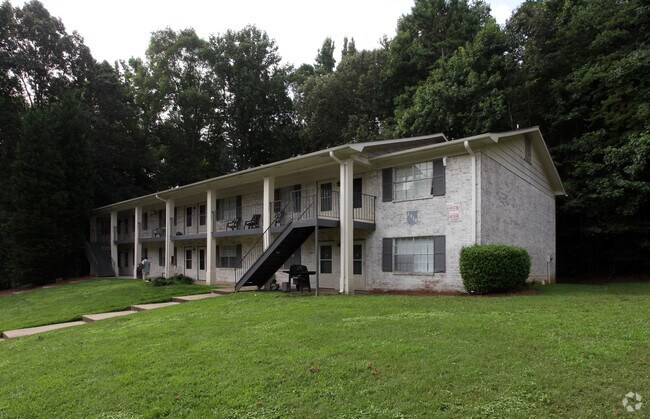 Colonial Place Apartments Building - Springmont Gardens Apartments