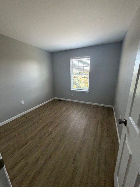 Building Photo - 233 Bethel Dr