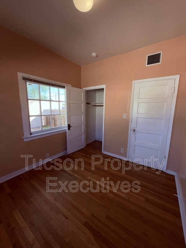 Building Photo - 1222 N Olsen Ave