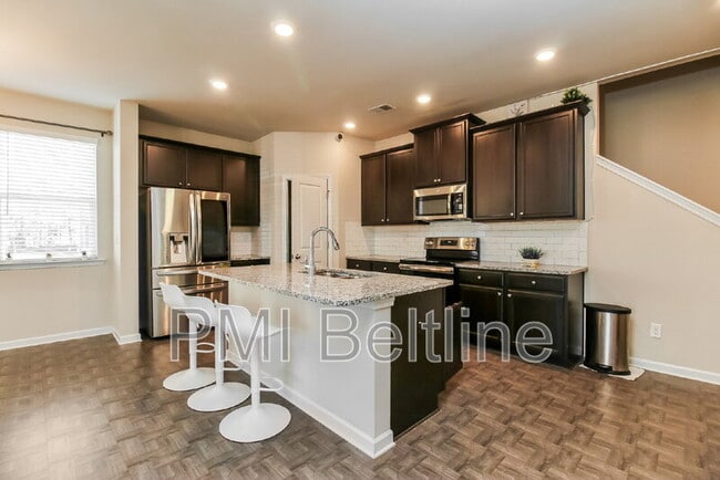 Building Photo - 1220 Hawthorne Tr