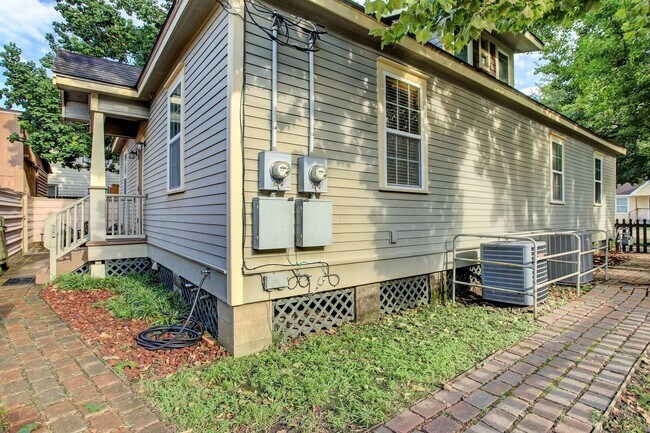 Building Photo - 5250 Eigel St