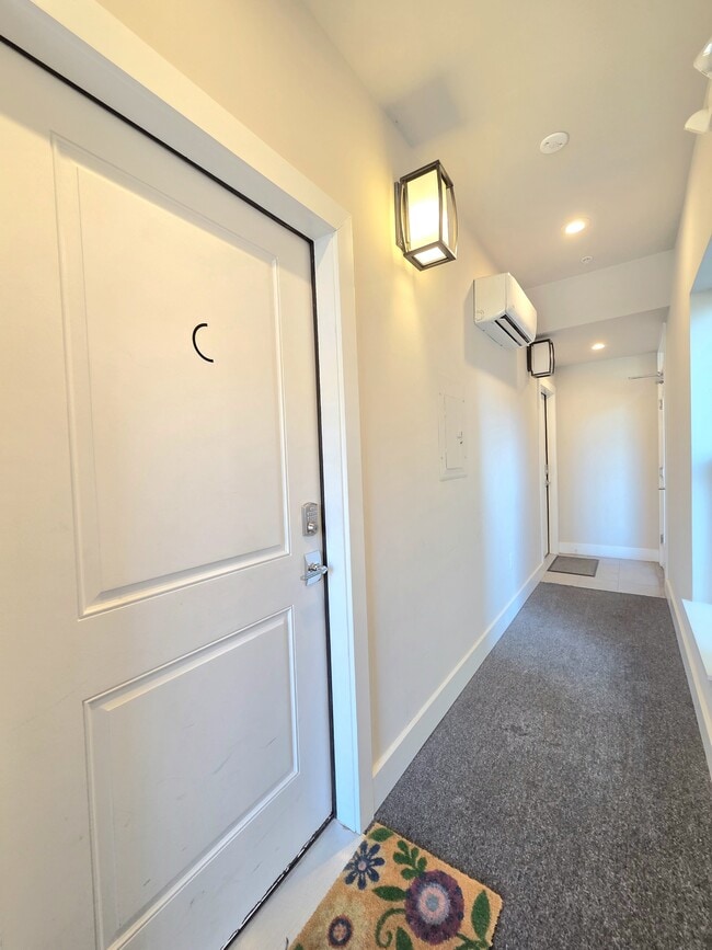 Building Photo - 820 Fern Pl NW