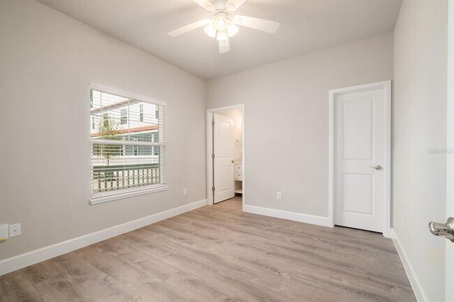 Building Photo - 622 NW 3rd Ave