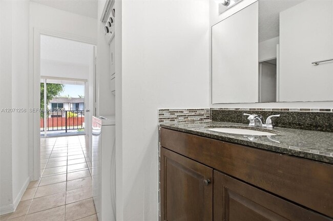Building Photo - 810 SW 129th Pl