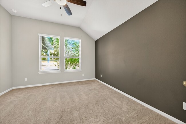 Building Photo - 381 Andes Dr