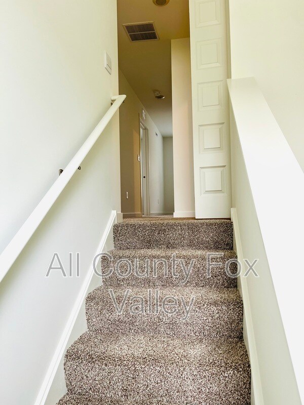 Building Photo - 879 Briar Gln Ct