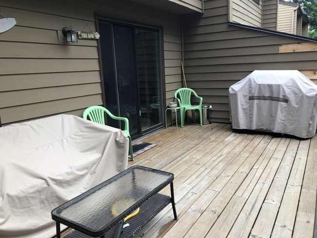 Building Photo - 362 W Eagle Lake Dr