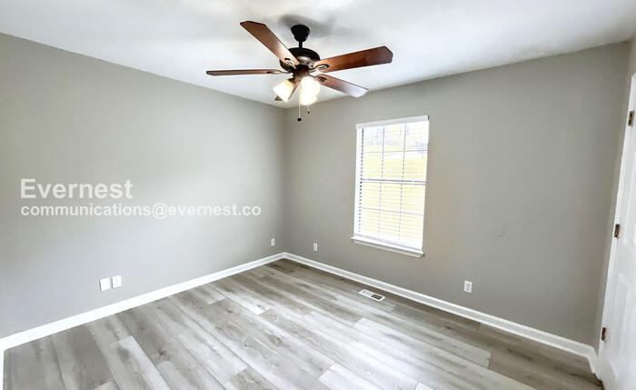 Building Photo - 107 Laferry Ln
