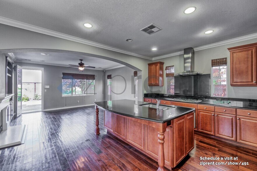 Building Photo - 833 Griffon Ct
