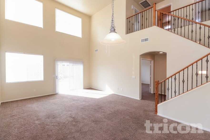 Building Photo - 44369 W Oster Dr