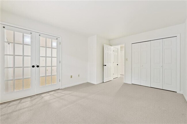 Building Photo - 2201 Pine Heights Dr NE