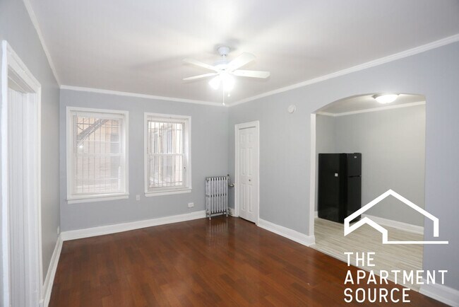 Building Photo - 6930 N Greenview Ave