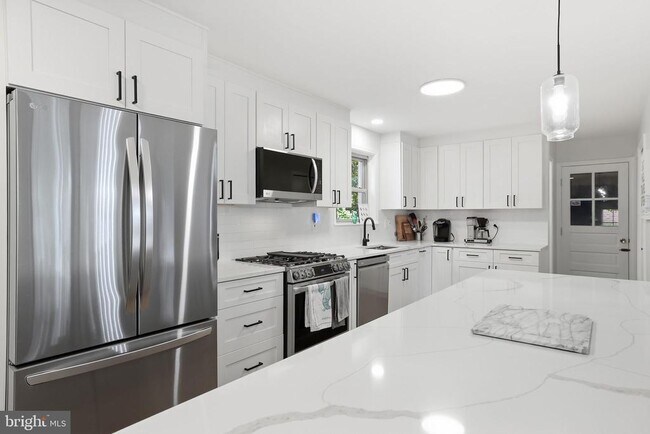 Building Photo - 6605 Grey Fox Dr