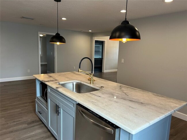 Building Photo - 2108 W Powhatan Ave