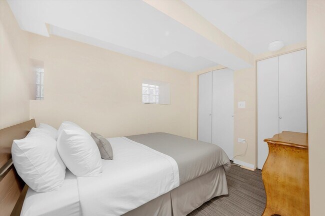 Building Photo - 2212 W Iowa St