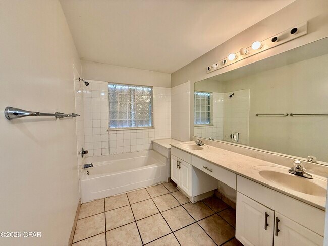 Building Photo - 232 Summerwood Dr