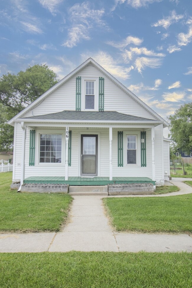 Building Photo - 106 W Pine St